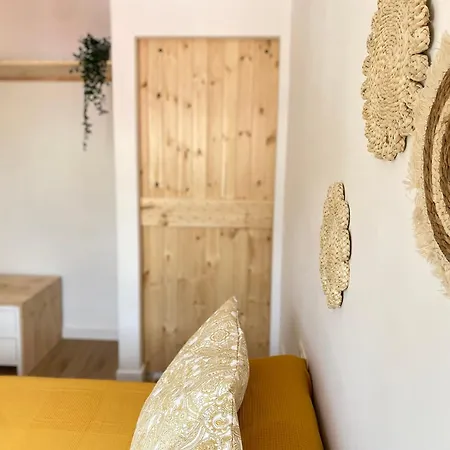 Moderno Y Espacioso Con Vistas Al Mar نيرخا
