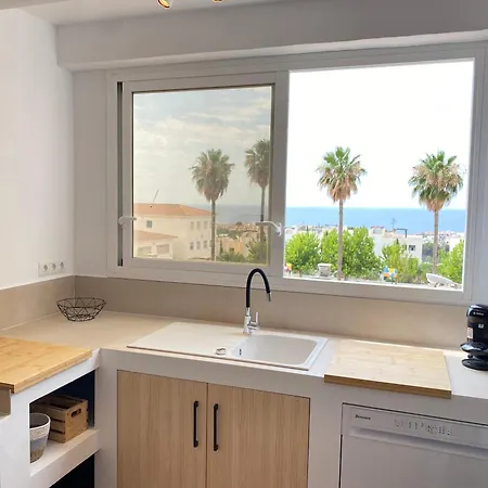 Moderno Y Espacioso Con Vistas Al Mar شقة نيرخا